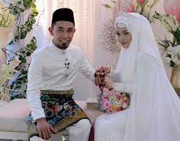 Mohammad hafiz hamidun (lahir 21 september 1984) merupakan seorang penyanyi, komposer, penerbit rakaman dan penulis lirik malaysia. Tiada Persetubuhan Hafiz Joy Revfa Cerai Ba In Sughra Hiburan Mstar