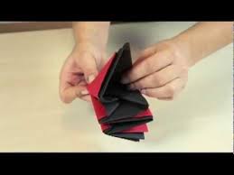 Découvrez et enregistrez des idées à propos de pliage serviette couleurs sur. Ava Pliage De Serviette L Etoile Youtube