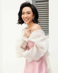 Diệu nhi sinh ngày 21 tháng 05 năm 1991 là một nữ diễn viên việt nam. Diá»‡u Nhi Bá»‹ Che Kem Duyen Ngoi Sao