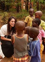 My vote for meghan markle's hair is chemical texturing and very expensive hair extensions. Meghan Markle S Natural Hair Hair Extension Magazine