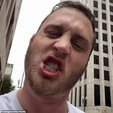 Chet hanks posts an instagram video praising adel's recent notting hill festival selfie in a jamaican accent and asking her to dm him. Tom Hanks Son Chet Slammed For Using Fake Jamaican Accent In Video Rant Aktuelle Boulevard Nachrichten Und Fotogalerien Zu Stars Sternchen