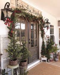 30 Stunning Outdoor Christmas Decorations To Make The Season Bright Front Porch Christmas Decor Outdoor Christmas Farmhouse Christmas