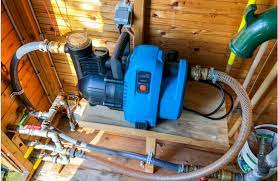 Hauswasserwerke können für die versorgung von wc und dusche, die versorgung von waschmaschinen und diewasserversorgung von außenanlagen eingesetzt werden. Gartenpumpe Anschliessen So Geht S Toom Baumarkt