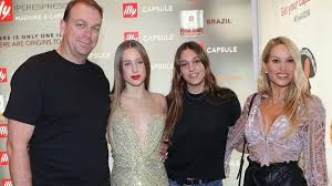 .αλλά και αν έχει αλλάξει η ζωή της μετά τη συμμετοχή της στην εκπομπή, μίλησε στην κάμερα της πρωινής μελέτης, η αννίτα ναθαναήλ. Annita Na8anahl Chris Humbert Mphkame Sthn Entypwsiakh Toys Epaylh Celebrities Eidhseis Yupiii Gr