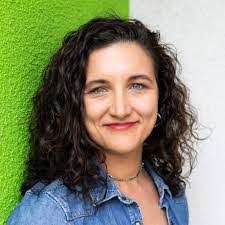 Elizabeth Hack's Instagram, Twitter & Facebook