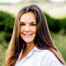 Betsy Shields's Instagram, Twitter & Facebook