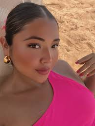 Silvana Mendoza's Instagram, Twitter & Facebook