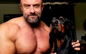 HEY! I'm just here to remind you that the laundry you forgot in the washer  is still waiting for you…..WELL GO GET IT SO WE CAN GO TO BED. 😊