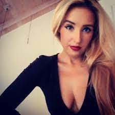 Jeanette Stanton's Instagram, Twitter & Facebook