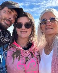 Family supports artist during paintathon