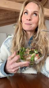 A week with @sakara looks like this, Just try and film it before you devour  it 🌈💚🥗, 20% off with code: SAKARAXSALLY