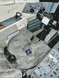 機長は誤ってコンドームの箱を飛行機のコックピットに置き忘れた。