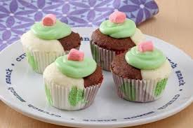 Salah satu yang membuat kue ini digemari adalah teksturnya yang lembut dan rasa. Resep Bolu Kukus Cup Cokelat Putih Enak Kudapan Cantik Yang Bisa Kita Buat Bareng Si Kecil Semua Halaman Sajian Sedap