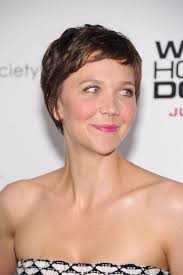 More Pics Of Maggie Gyllenhaal Pixie Mom Hairstyles Current Haircuts Haircut Inspiration