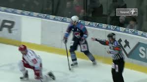 V sobotním vydání, kde oön vitusovu padesátku vzpomněly, doprovodily jubilantovu kresbičku slovy, jako vždy v lidovém přepisu: Video Plzen Prestrilela Kometu Indrak Dal Hattrick Sparta Prohrala Isport Cz