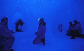 C'est l'expédition belge du commandant adrien de gerlache sur la belgica, navire équipé de moyens de recherches scientifiques, qui, au cours du premier hivernage sur la banquise du pôle sud, inaugura, à la fin du xix e siècle, l'ère des études modernes dans cette région, au contraire des expéditions qui étaient montées par d'autres pays, à cette époque, dans. Leave Your Coat On If You Re Going To Mass In Antarctica