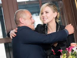 Gery keszler hat heute das programm für den letzten life ball präsentiert. Life Ball Charlize Theron Wurde Von Gery Keszler Mit Crystal Of Hope Geehrt Life Ball Vienna At