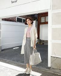 Phối chân váy midi cho set đồ mùa thu – SAYME thời trang gia đình