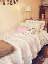 Love The Light Pink And Gold However I Would Go With A Comforter That Is Not Frilly So It Looks Cleane Preppy Dorm Room Dorm Room Inspiration Dorm Room Decor