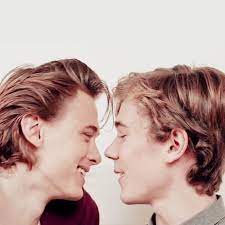 Follow for daily updates on everything #evak & #skam related. 8tracks Radio Isak Even 31 Songs Free And Music Playlist