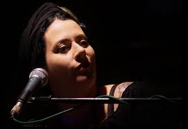 Davina and the Vagabonds Review