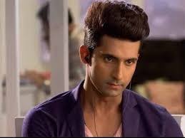 Sid and roshni are on their honeymoon and are romancing in pool. Jamai Raja Sid Upset Knowing About Neil Roshni S Honeymoon Plan