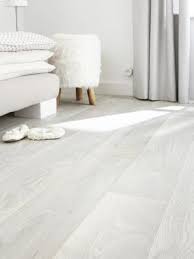 Un Sol Vinyle Blanc Chez Leroy Merlin Sol Vinyle Sol Pvc Carrelage Salle De Bain