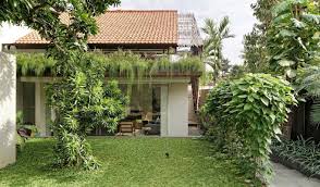 Buildings have personalities and speak in a language devised by artists and architects. 7 Inspirasi Desain Rumah Tropis Modern Dijamin Bikin Nyaman