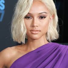 It's an easy care straight bob, that has a stacked back to create bouffant height around the crown and concave, textured tips. Found 50 Super Flattering Bob Haircuts For Fine Hair