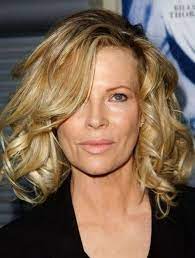 30 Celebrity Women Who Have Aged Gracefully Beautiful Women Over 50 Kim Basinger Hairstyles Haircuts