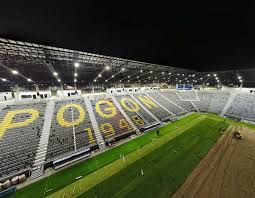Stadion znajduje się niemal w centrum szczecina. Stowarzyszenie Kibicow Pogoni Szczecin Portowcy Home Facebook