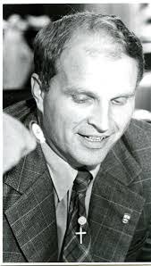 Cassandra Borowski's Instagram, Twitter & Facebook