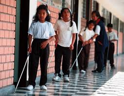 Les normes d'hygiène exigent dorénavant de se désinfecter les mains avec du gel hydroalcoolique entre chaque patient. Https Www Unicef Org Eca Sites Unicef Org Eca Files Livret 2010 20 20final Pdf