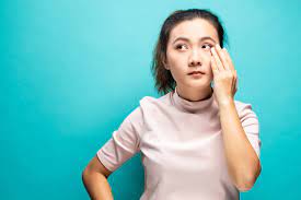 Mata berkedip sebelah kiri bawah,mata kanan bawah bergerak tandanya,kelopak mata kanan bergerak dalam islam,bawah mata kanan berdenyut menurut islam. 7 Arti Kedutan Mata Kiri Bawah Jika Dilihat Dari Sisi Medis Hello Sehat