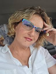 Angela Fife's Instagram, Twitter & Facebook