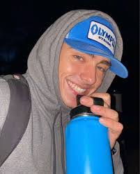 Noah Brooker's Instagram, Twitter & Facebook