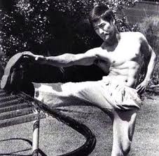 He was very near sighted and one leg was an inch longer than the other. A Detailed Look At The Evolution Of Bruce Lee S Workout Routine 1963 1971 Bruce Lee Training