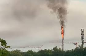 Depuis l'installation des systèmes radiocom 2000 puis bibop dans les années 1980 et 1990, puis la généralisation de la couverture gsm, 3g, puis 4g, notre pays a connu une croissance spectaculaire. Video Deux Antennes Relais Situees A 200 Metres L Une De L Autre Prennent Feu Pres De Toulouse Actu Toulouse