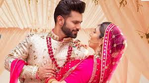 His wife shalini has filed a case against honey singh. Video Of Rahul Vaidya Disha Parmar S Wedding Love Song Madhanya To Release On This Date Music News India Tv