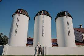 Wedding Venue Review Normandy Farm Hotel In Blue Bell Pa Hotel Wedding Venues Wedding Venues Venues