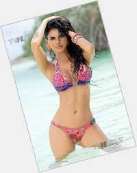 Though it wasn't a typical beach wed. Livia Brito In Hot Dress Chicas Para Tus Novelas Livia Brito Wattpad Tudj Meg Rola Mindent Es Baratkozz A Tobbi Rajongoval Japan Touring