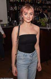 Start date mar 11, 2019. Julia Maisie Ss Multi Reiss Fashion Week This Page Is About Julia Maisie Ss Multi Contains Maisie Maisie1dforever Sag Awards 2017 Viral News