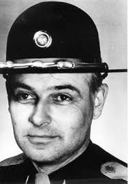 Wrapping' up #nationalsiblingday with the Whitney Family! ⁣ . ⁣ Did you  know that Chief Whitney gets to work alongside his brother Commander Robin  Whitney every day? Pretty sweet! ⁣ ⁣ What