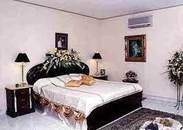 Bedroom Romantic White Scheme Stripped Gold Color Indian Wedding Bedroom Decoration Ideas Bedside Table Lamps Breathtaking Wedding Be Dekor Dekorasi Pernikahan