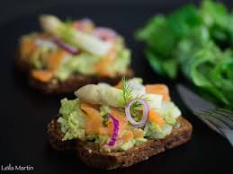 Tartines Avocat Asperges Et Truite Fumee Tartine Avocat Entree Avocat Saumon Cuisine