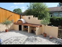 Die outdoor küche stellt eine schöne option dafür dar. Mediterrane Grillecke Mit Pizzaofen Outdoorkuche Youtube