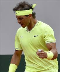 وسيلتقي نادال في الدور ثمن النهائي مع الإيطالي الشاب يانيك سينر، الذي تغلّب على السويدي مايكيل إيميل بثلاث مجموعات نظيفة. Ø¨Ø§Ù„ØµÙˆØ± Ù†Ø§Ø¯Ø§Ù„ ÙŠÙ‚Ù‡Ø± ÙÙŠØ¯Ø±Ø± ÙˆÙŠØªØ£Ù‡Ù„ Ù„Ù†Ù‡Ø§Ø¦ÙŠ Ø±ÙˆÙ„Ø§Ù† Ø¬Ø§Ø±ÙˆØ³