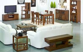 Hacer un collage con letras y marcos, como aquí, es una manera divertida y original de decorar la pared del comedor. Muebles Coloniales Contemporaneos Madera Nogal Coleccion Forest