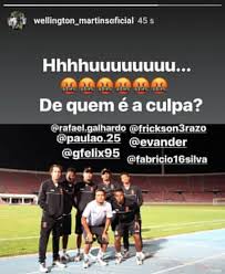 O zagueiro do vasco, leandro castan, em uma entrevista falou coletiva hoje é muito fácil zoar o vasco, por conta dos últimos anos que o clube da colina vem em fases não muito boas e não vence seu maior rival há mais de 4 anos. Jogadores Do Vasco Causam Revolta Na Torcida Apos Foto Publicada Gazeta Esportiva