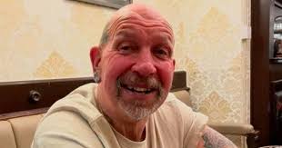 Tributes paid to 'larger than life' grandad who died after cancer battle 💔